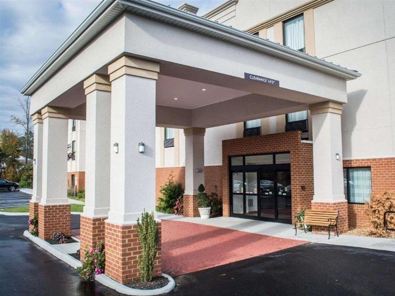 Sleep Inn & Suites Harbour Pointe Brandermill Exterior photo